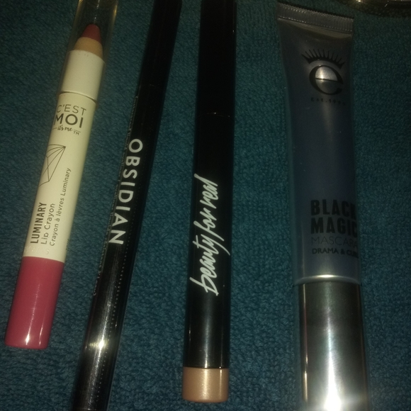 Brand New Make up lot. 15 pieces of new make up - Picture 7 of 12